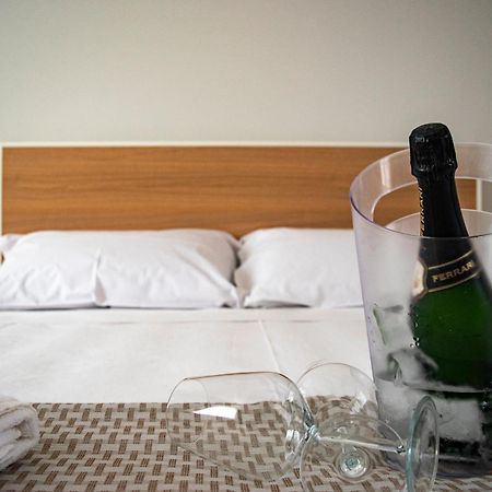 Ferrari Rooms & Apartments Porto Cesareo Exterior photo