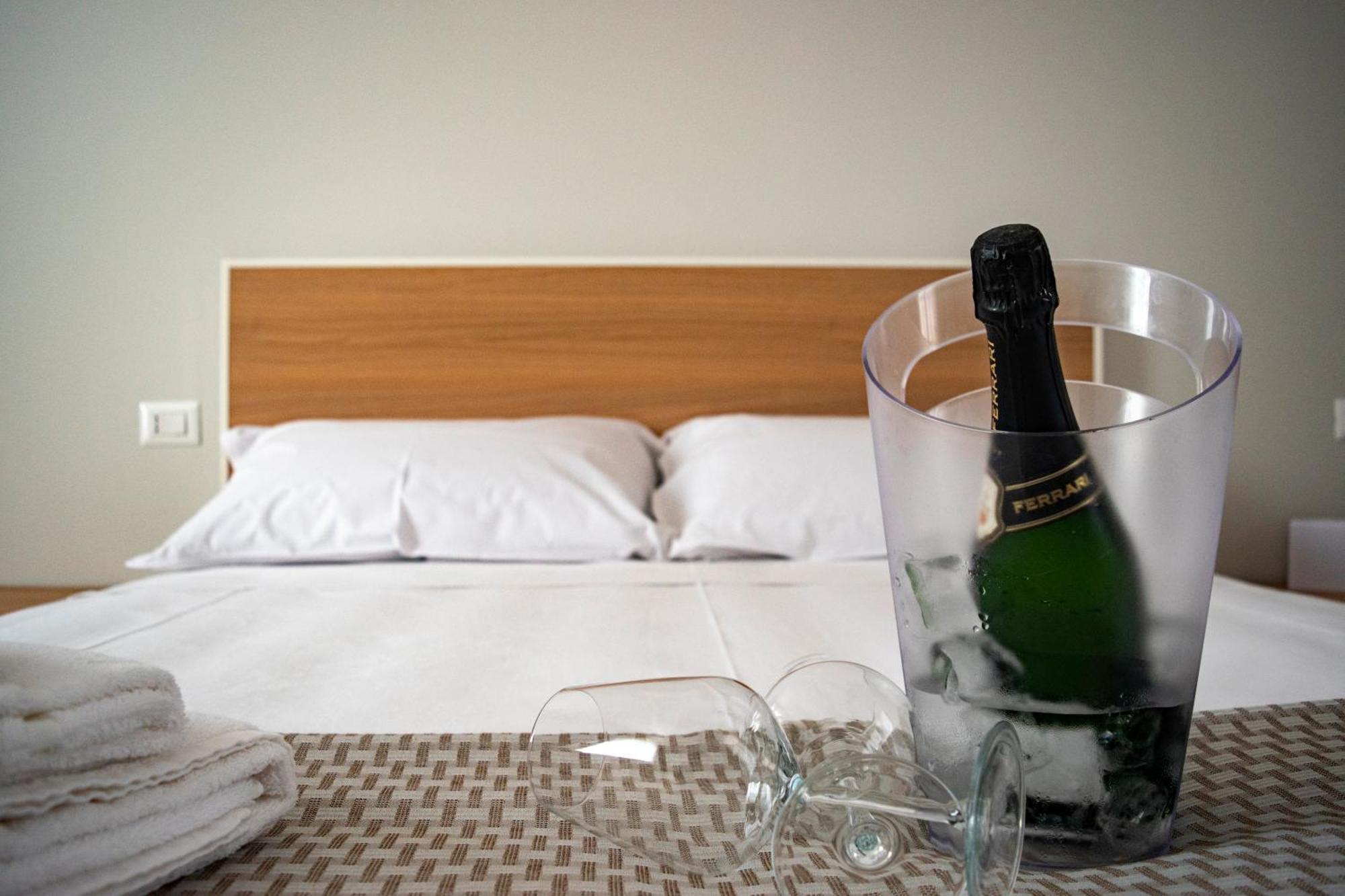 Ferrari Rooms & Apartments Porto Cesareo Exterior photo